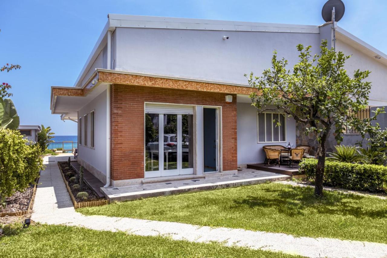 Villa Seahorse, Fontane Bianche, Siracusa, Beachfront, Great Wifi, Beautiful Garden Exterior foto